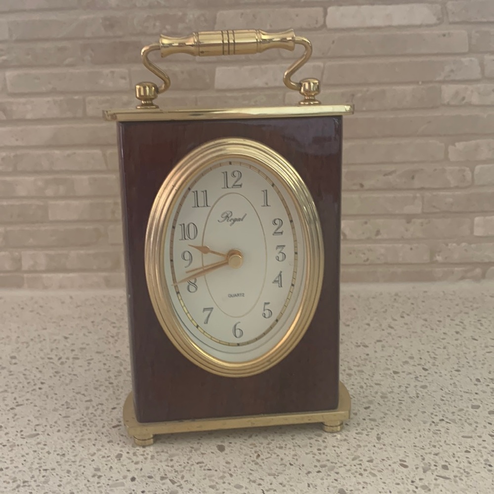 Regal Quartz Desk Shelf Clock